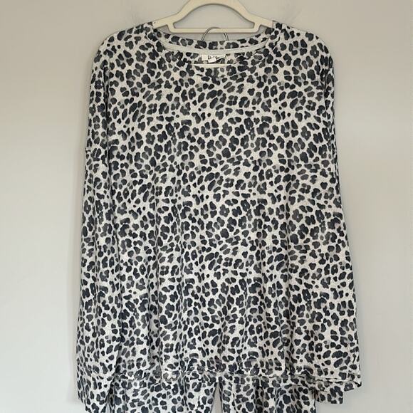 Roudelain Womens Leopard Print Pajama Top Plus Size 2X Gray Comfortable Cozy - Picture 1 of 6